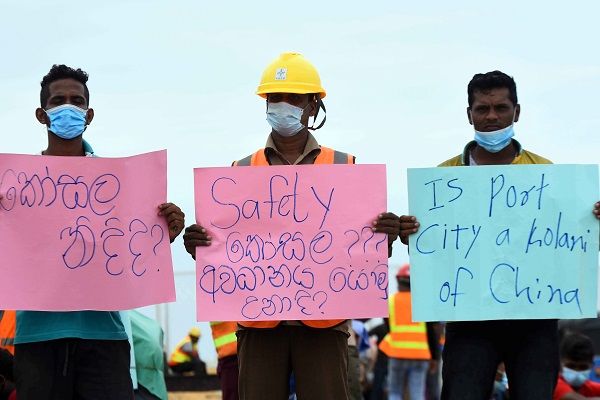 Arbeiter des chinesischen "Port City"Projekts protestieren gegen unfaire Arbeitsbedingungen
