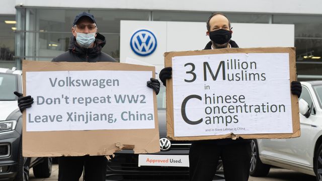 London: Protest gegen die Aktivitäten von VW in Xinjiang