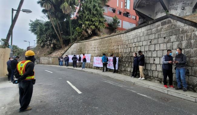 Bauarbeiter protestieren vor Jack Ma's Villa