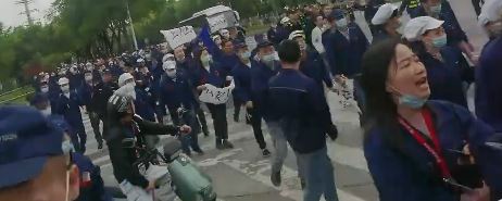 Polizeieinsatz bei Streik von 2000 Arbeitern der Suntech Fabrik in Wuxi