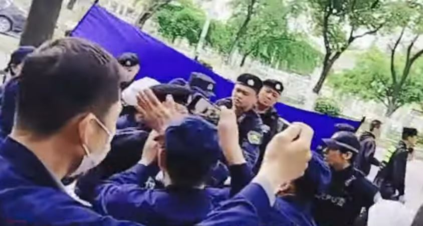 Polizeieinsatz bei Streik von 2000 Arbeitern der Suntech Fabrik in Wuxi
